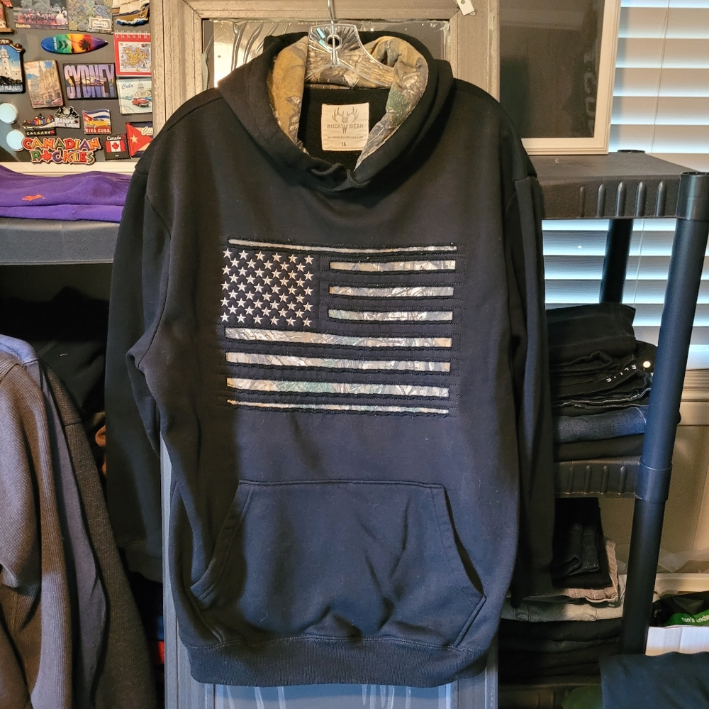 Buck Wear Large NEW Camouflage American Flag Hoodie